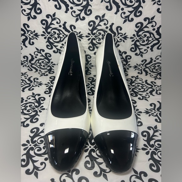 NWOT Mucccute Round Toe Block Heel Pumps - Picture 5 of 10